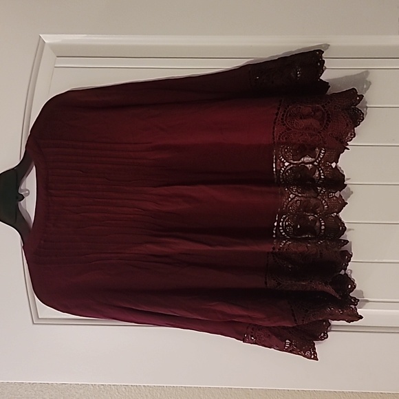Elegant Burgundy Lace Trim Sweater - Picture 4 of 5